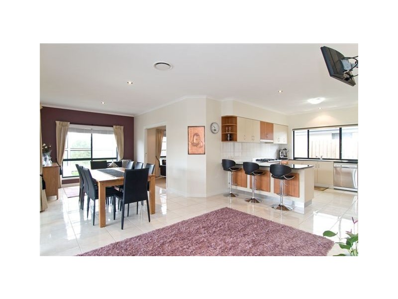 118 Grand Parade, Kawana Island QLD 4575