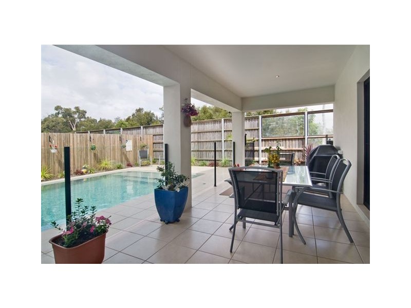 118 Grand Parade, Kawana Island QLD 4575