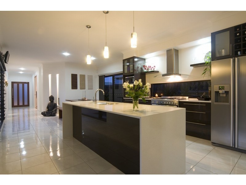 10 Jersey Place, Kawana Island QLD 4575