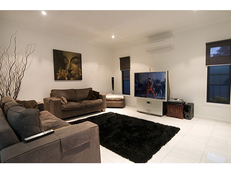 10 Jersey Place, Kawana Island QLD 4575