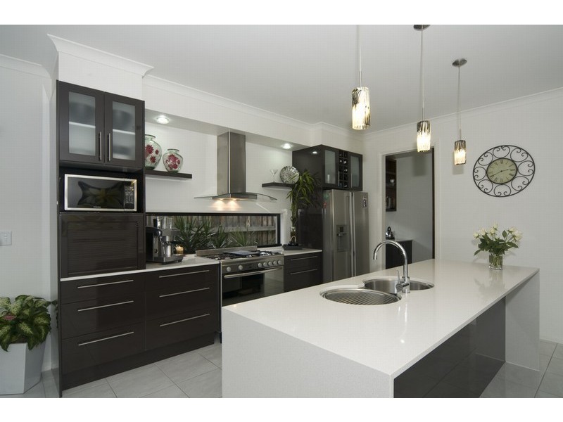 10 Jersey Place, Kawana Island QLD 4575