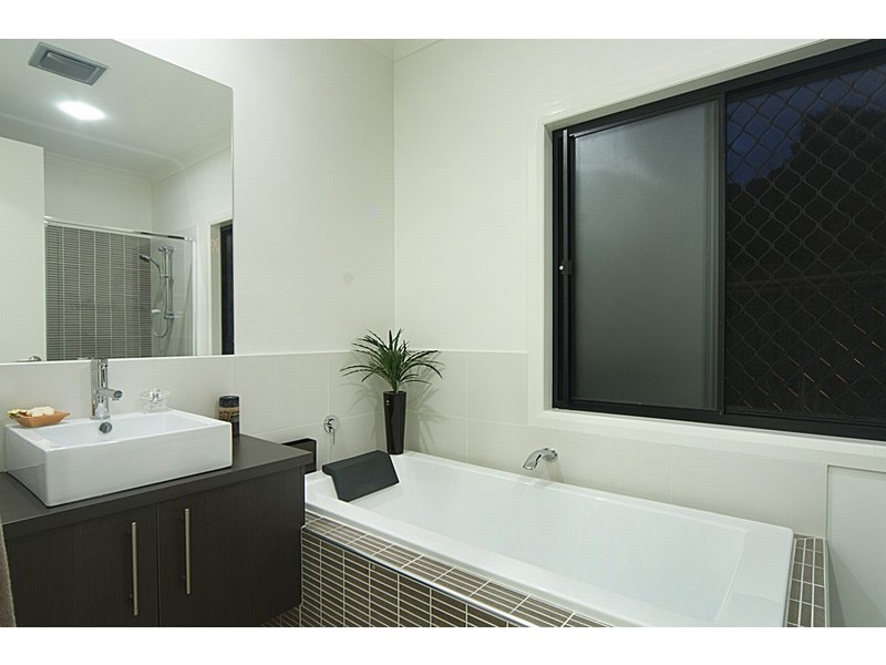 10 Jersey Place, Kawana Island QLD 4575