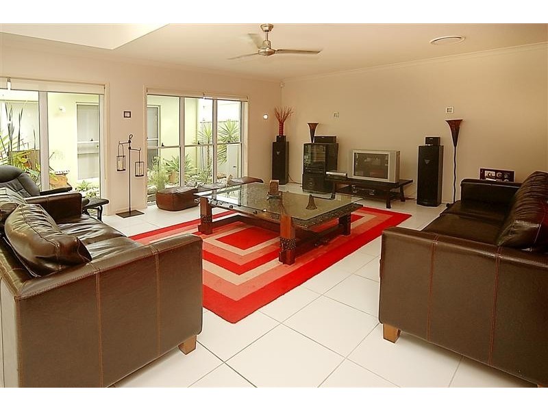 19 Magnetic Street, Kawana Island QLD 4575