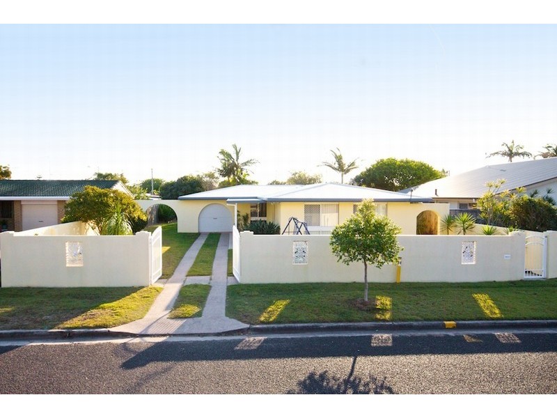 16 Baringa Street, Warana QLD 4575