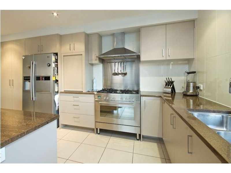 33 Cuba Court, Kawana Island QLD 4575