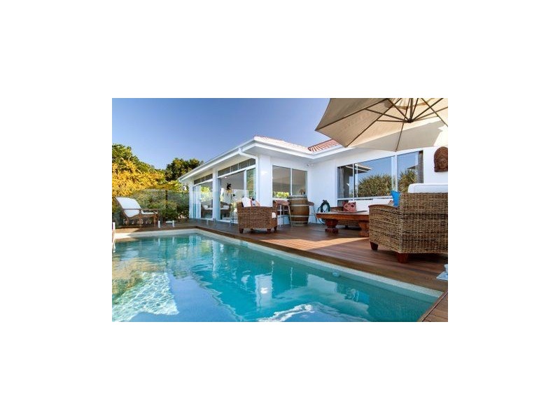 7 Maldives Place, Kawana Island QLD 4575