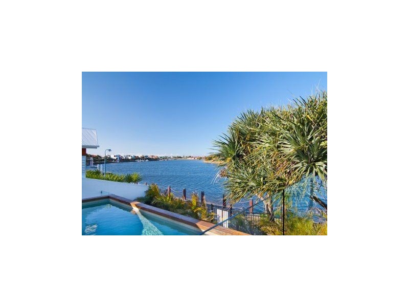 7 Maldives Place, Kawana Island QLD 4575