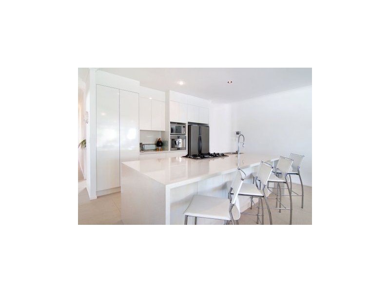 7 Maldives Place, Kawana Island QLD 4575