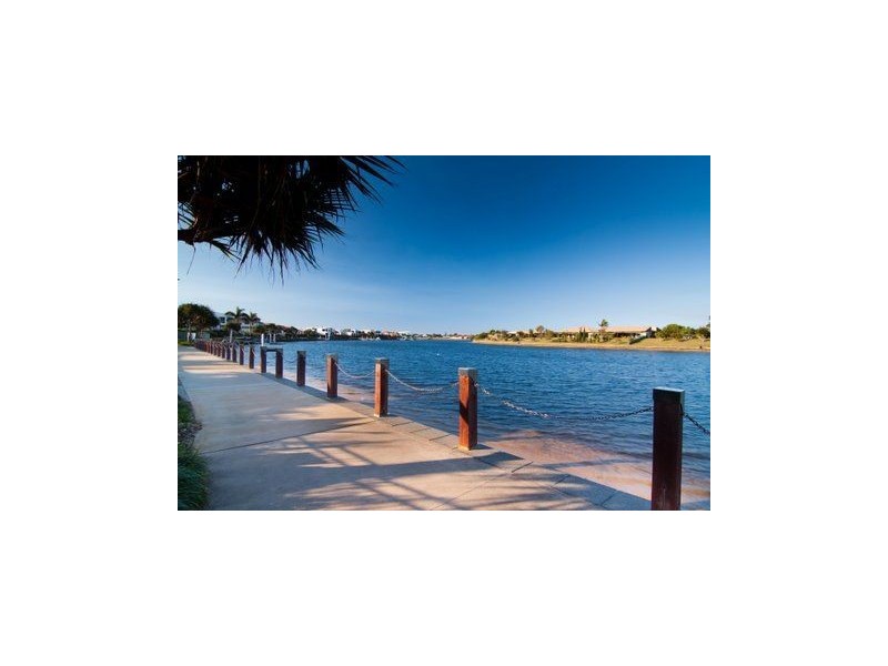 7 Maldives Place, Kawana Island QLD 4575