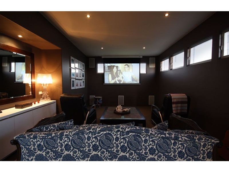 10 Cayman Place, Kawana Island QLD 4575