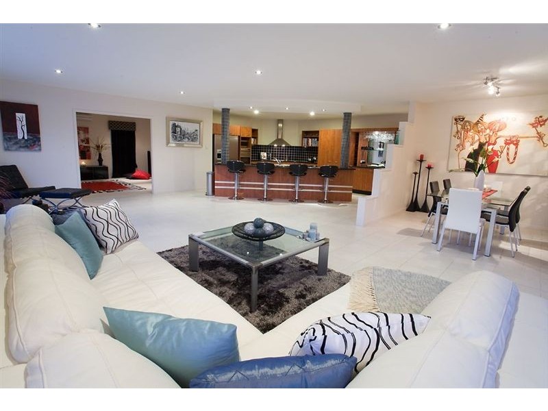 1 Rinca Place, Kawana Island QLD 4575