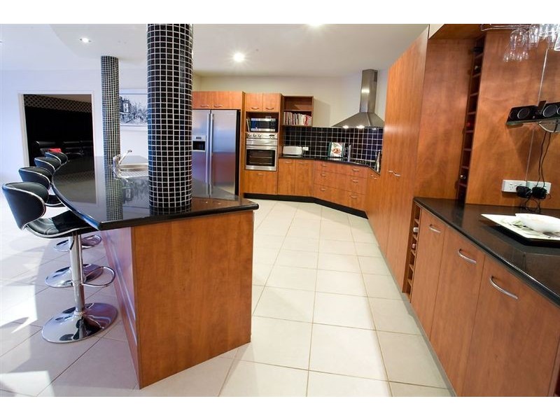 1 Rinca Place, Kawana Island QLD 4575