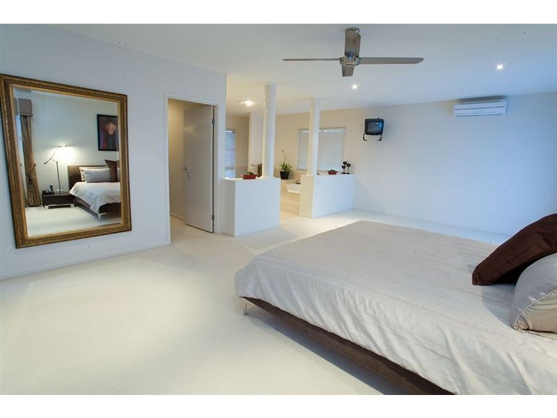 1 Rinca Place, Kawana Island QLD 4575