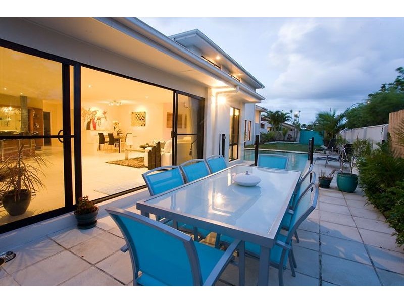 1 Rinca Place, Kawana Island QLD 4575