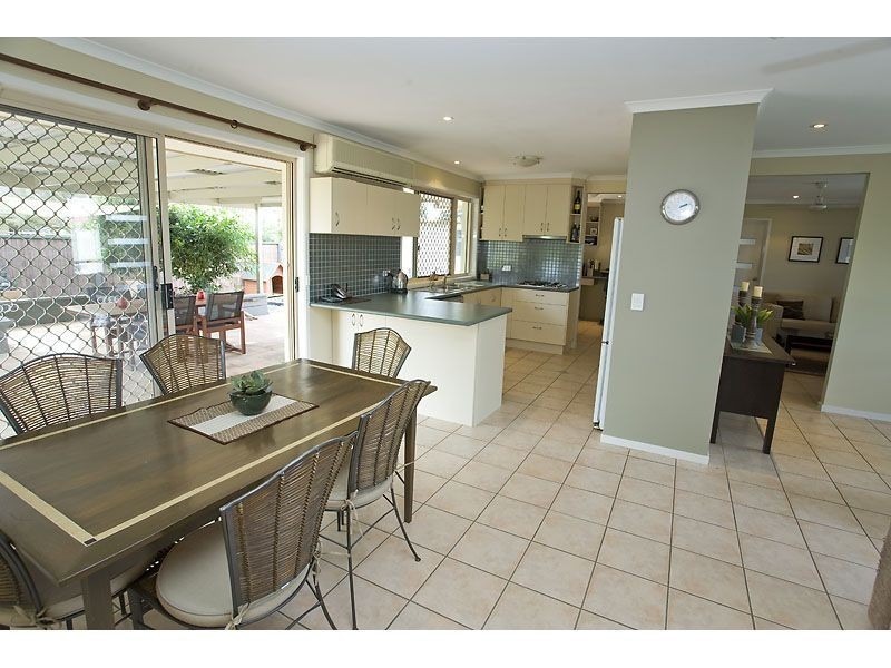 2 Caulfield Close, Little Mountain QLD 4551