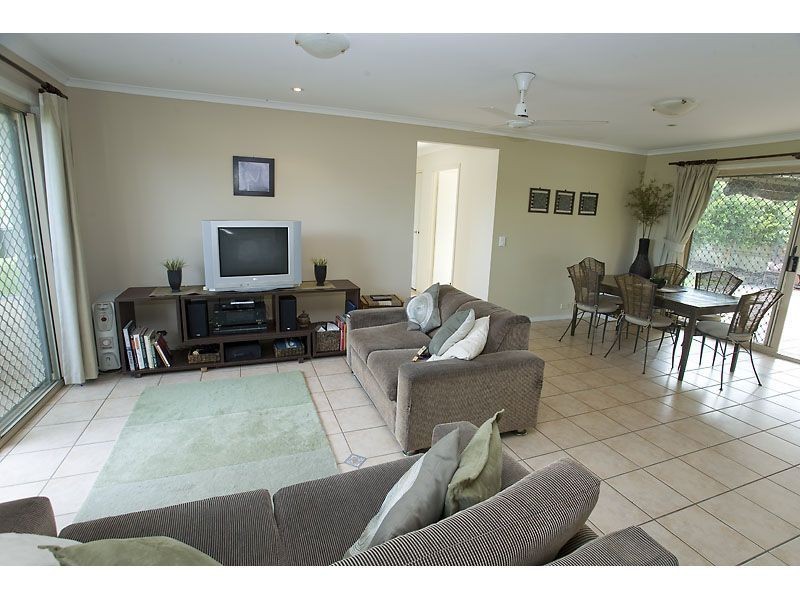 2 Caulfield Close, Little Mountain QLD 4551