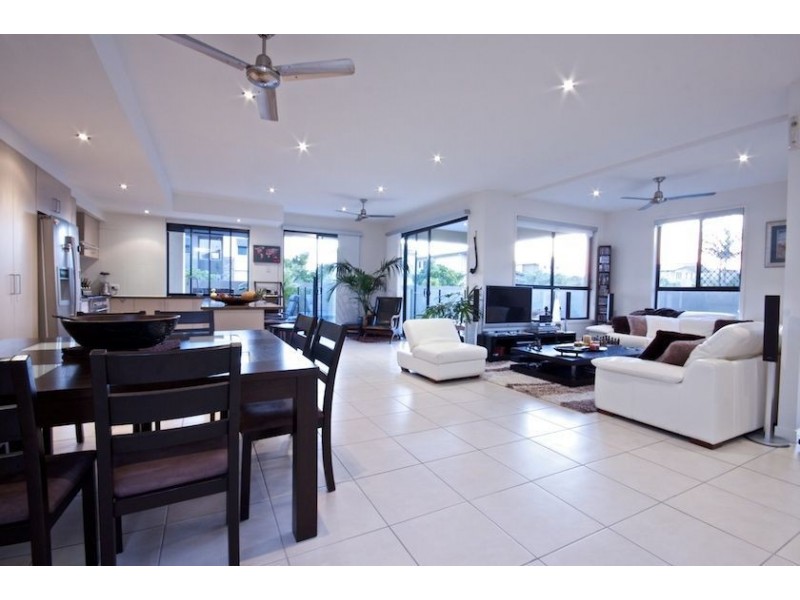33 Cuba Court, Kawana Island QLD 4575