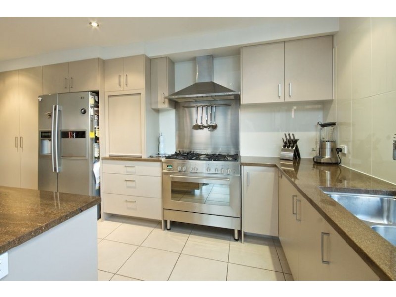 33 Cuba Court, Kawana Island QLD 4575