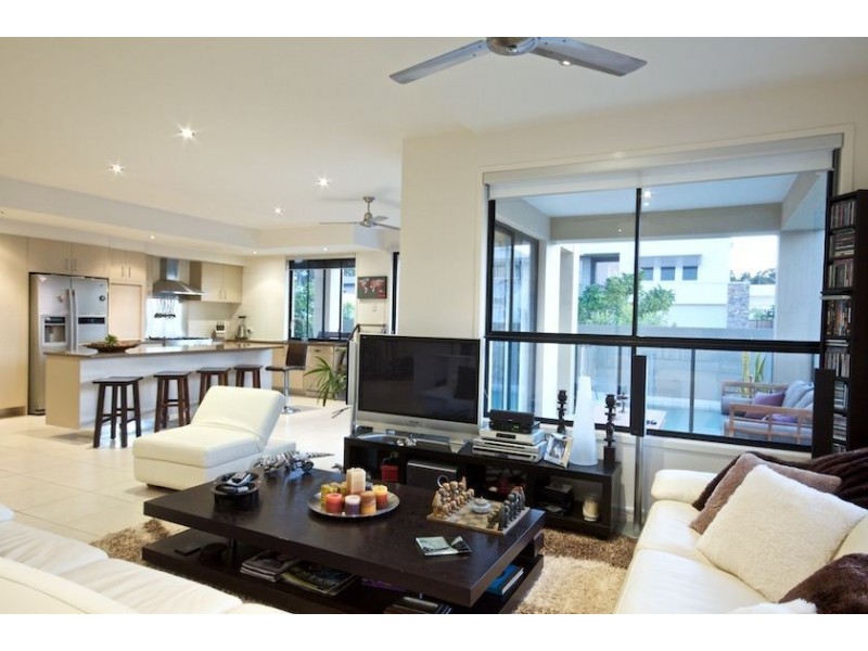 33 Cuba Court, Kawana Island QLD 4575