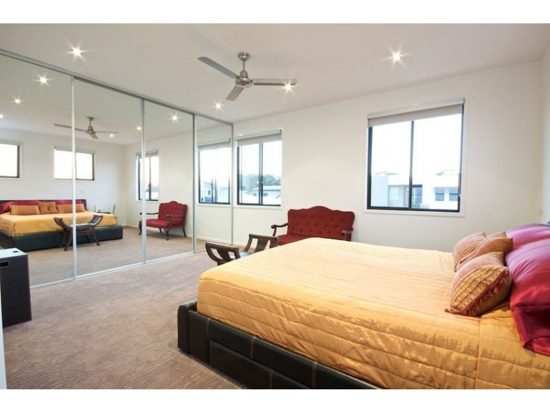 33 Cuba Court, Kawana Island QLD 4575