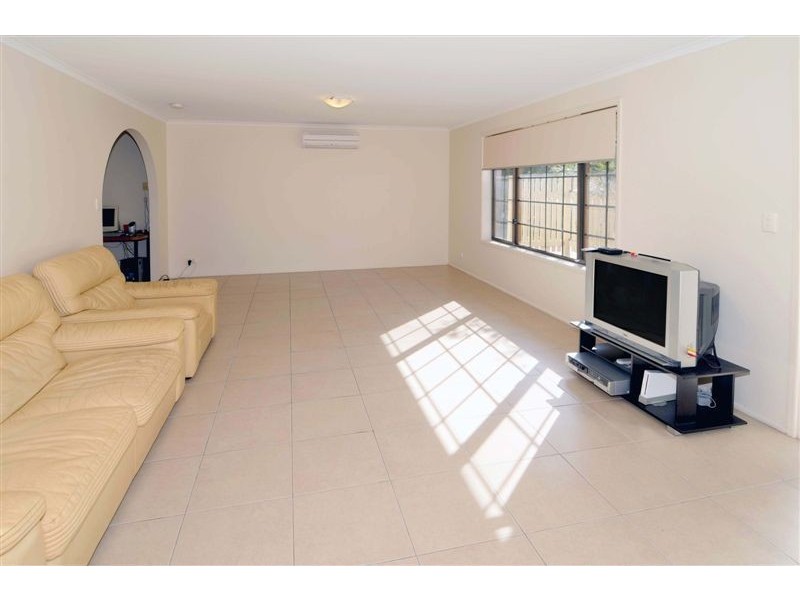 7 Jinang Street, Warana QLD 4575