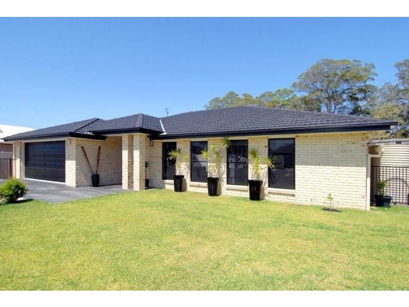 8 Cullen Drive, Little Mountain QLD 4551
