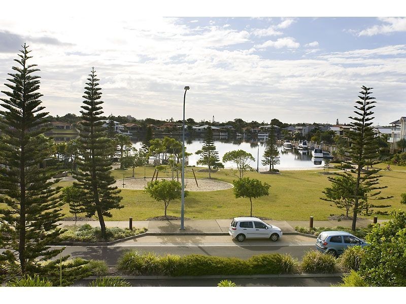 45/4 Grand Parade, Kawana Island QLD 4575