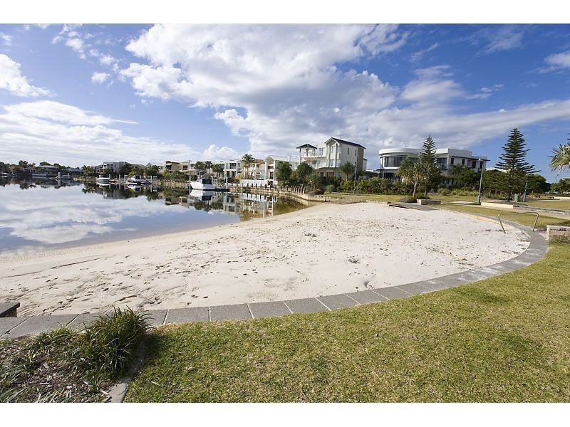 45/4 Grand Parade, Kawana Island QLD 4575