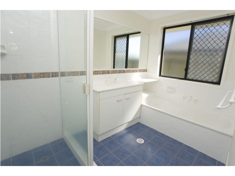 6 Malta Place, Kawana Island QLD 4575