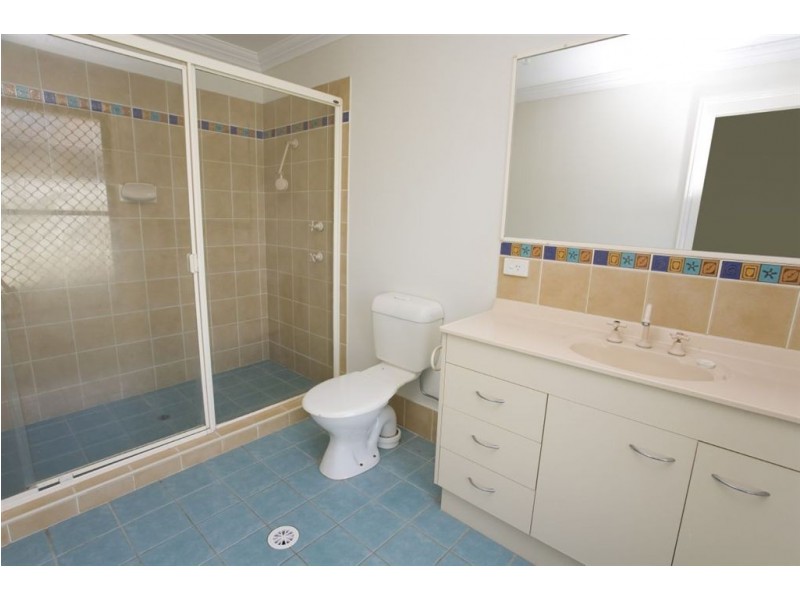 6 Malta Place, Kawana Island QLD 4575