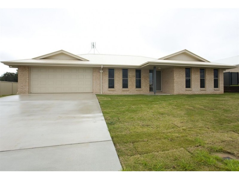 8 Allan Place, Kingaroy QLD 4610