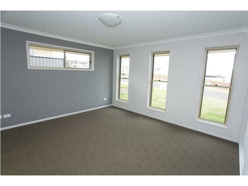 8 Allan Place, Kingaroy QLD 4610