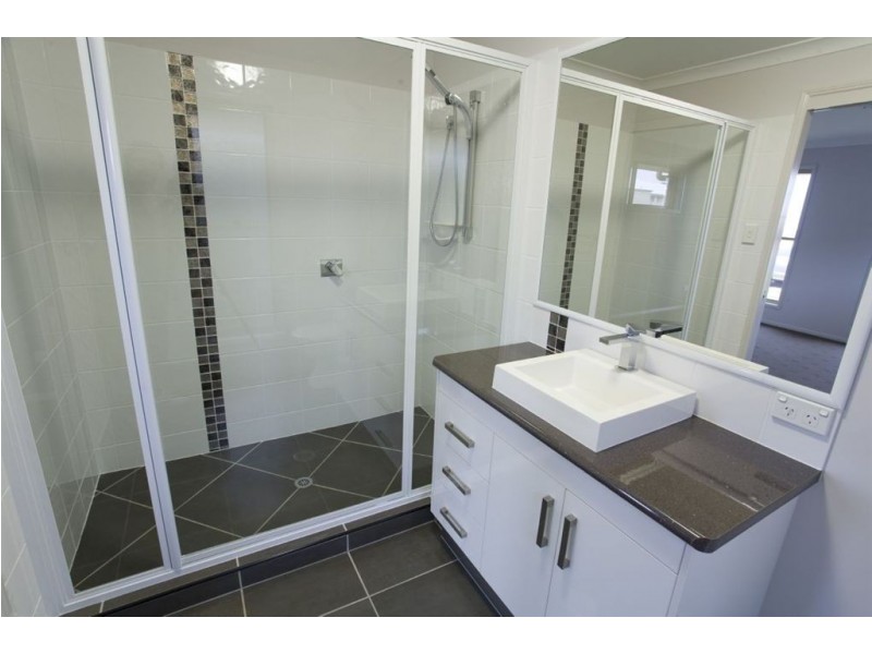 8 Allan Place, Kingaroy QLD 4610