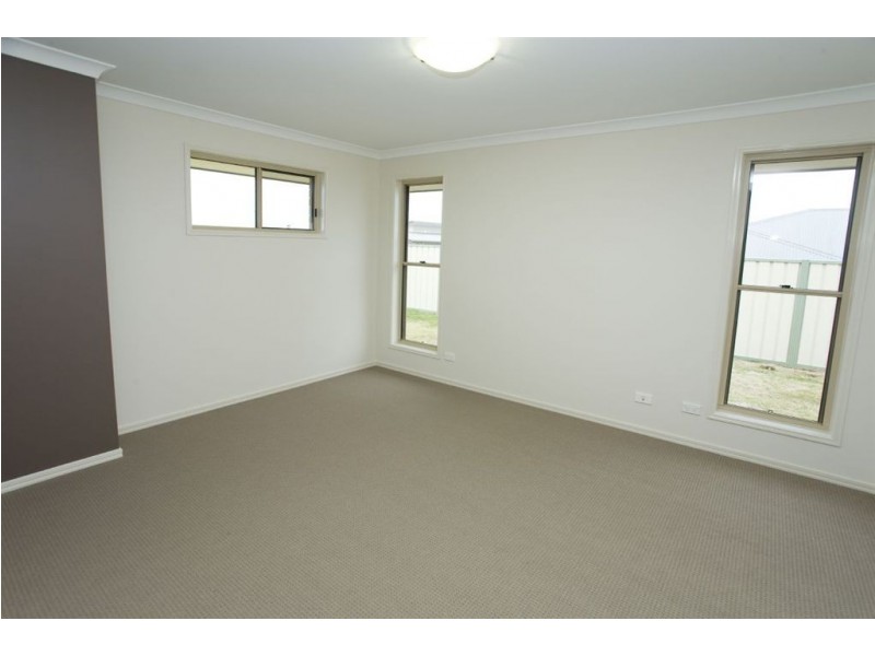 8 Allan Place, Kingaroy QLD 4610