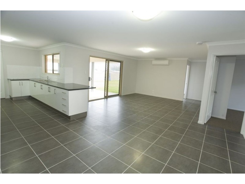 8 Allan Place, Kingaroy QLD 4610