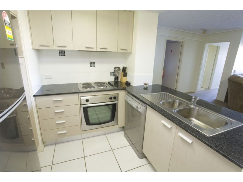 11/4 Grand Parade, Kawana Island QLD 4575