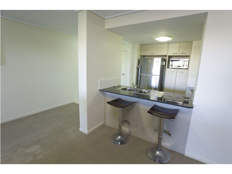 11/4 Grand Parade, Kawana Island QLD 4575