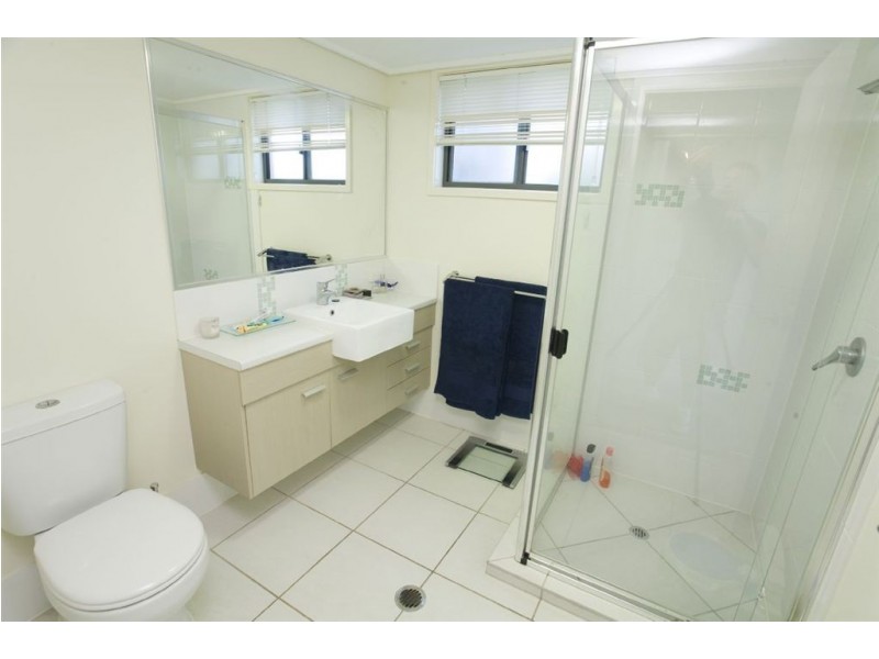 11/4 Grand Parade, Kawana Island QLD 4575