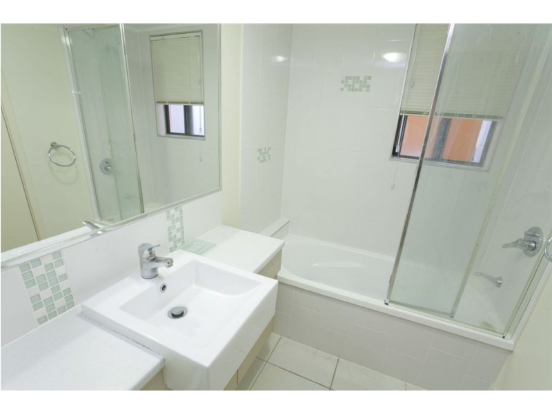 11/4 Grand Parade, Kawana Island QLD 4575