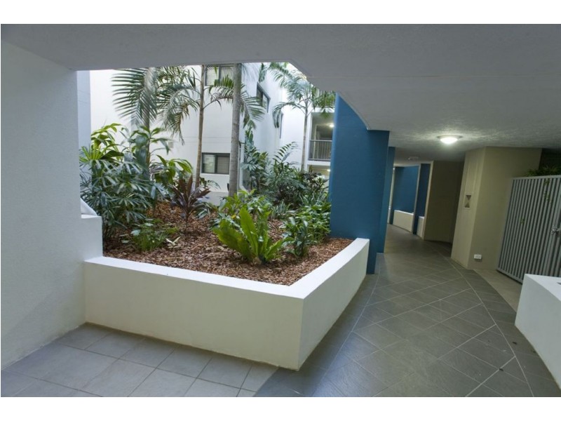 11/4 Grand Parade, Kawana Island QLD 4575
