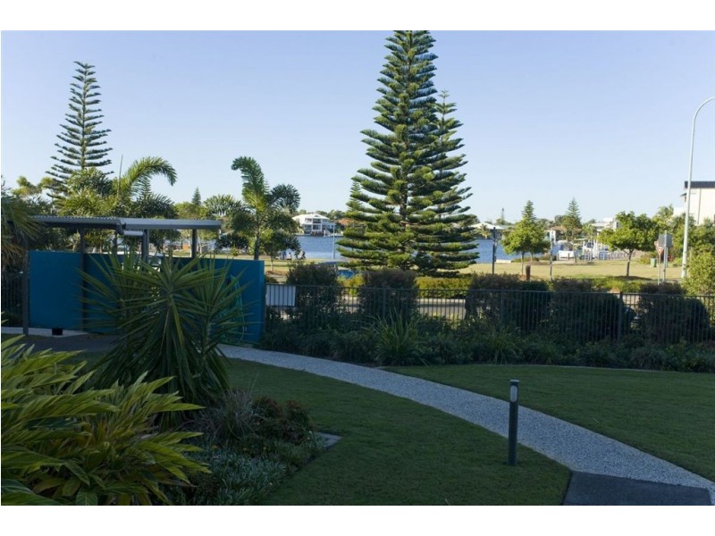 11/4 Grand Parade, Kawana Island QLD 4575