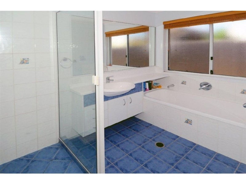 22 Bonaire Ct, Kawana Island QLD 4575