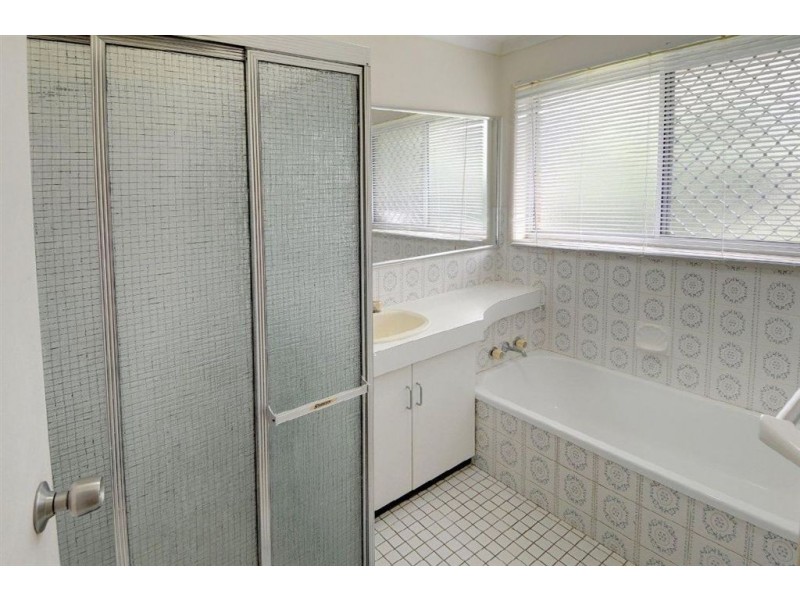 14 Bandaroo Street, Warana QLD 4575