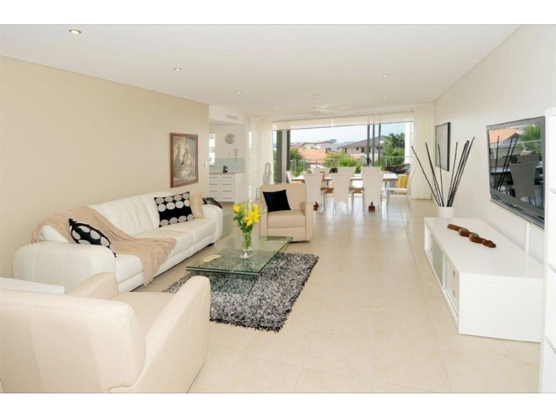 70/7 Grand Parade, Kawana Island QLD 4575