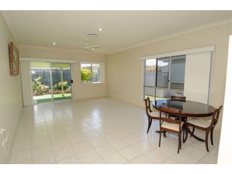 143/2 Grand Parade, Kawana Island QLD 4575