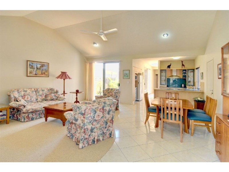 140/2 Grand Parade, Kawana Island QLD 4575