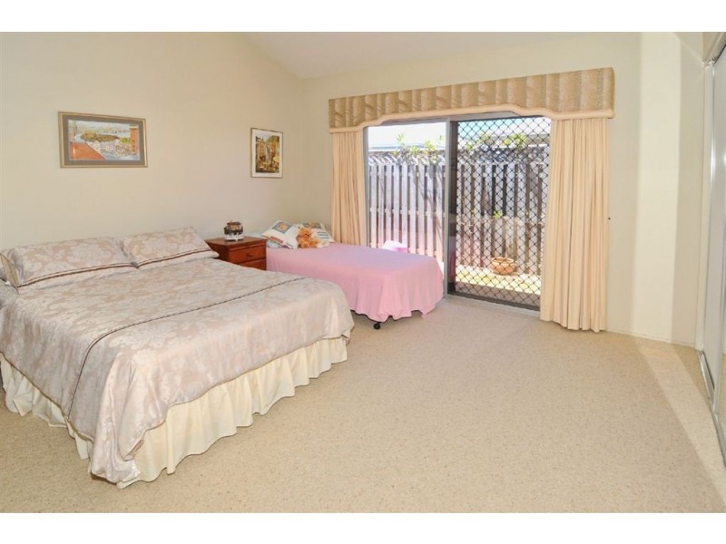 140/2 Grand Parade, Kawana Island QLD 4575