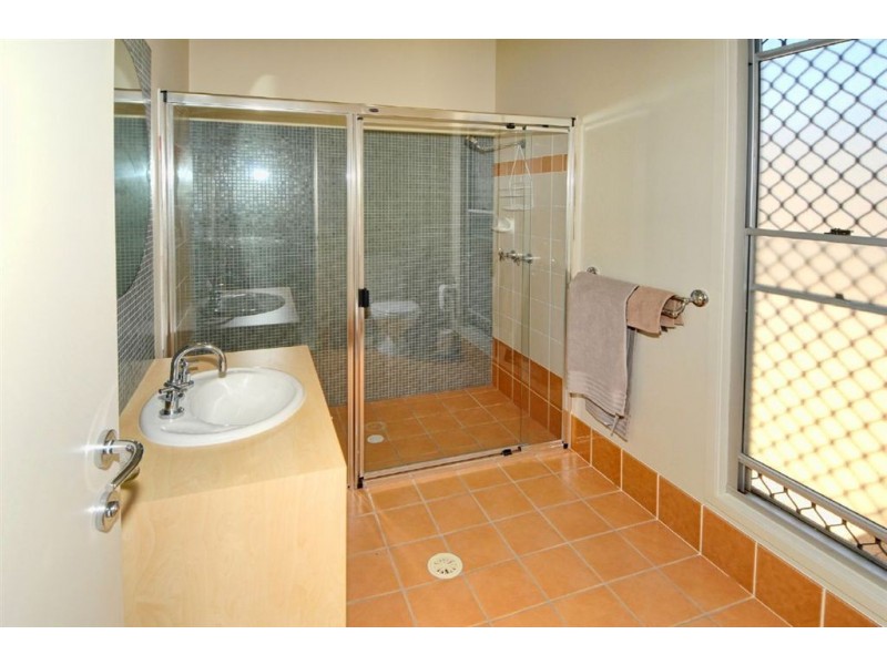 140/2 Grand Parade, Kawana Island QLD 4575