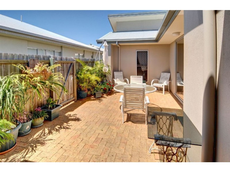 140/2 Grand Parade, Kawana Island QLD 4575