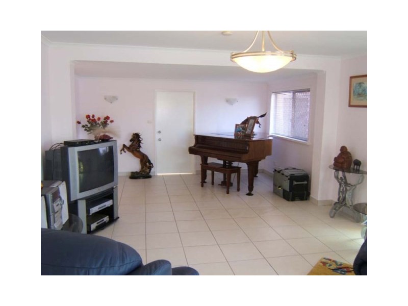 Warana QLD 4575